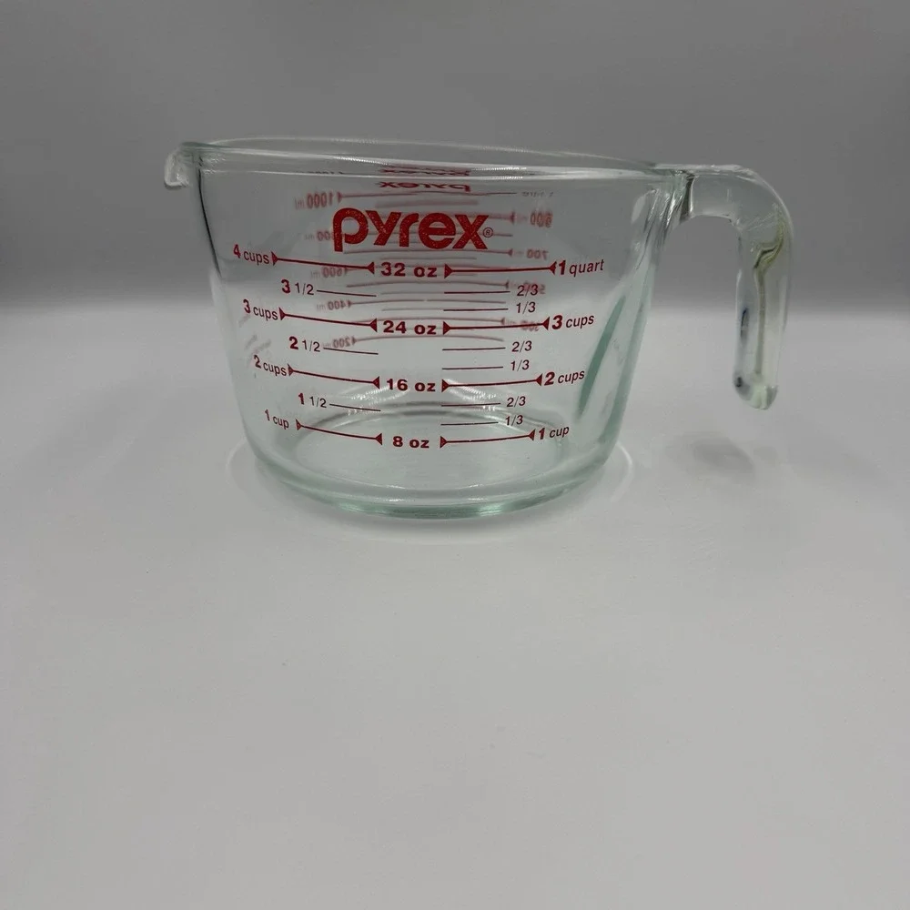 Pyrex 4-Cup 1 Quart Glass Measuring Cup with Red Lettering and Open Handle